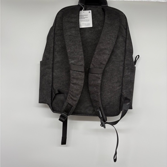 Lululemon Backpack Everywhere Backpack 22L
Tech Canvas main image 4